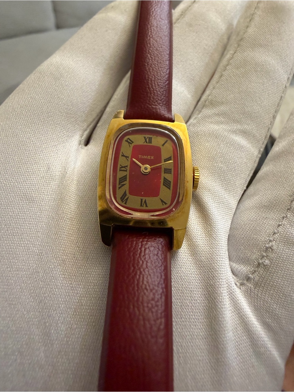 Vintage Timex Ladies Manual Wind Watch - Gold Tone Case - Red Dial 19mm x 30mm - Picture 4 of 13